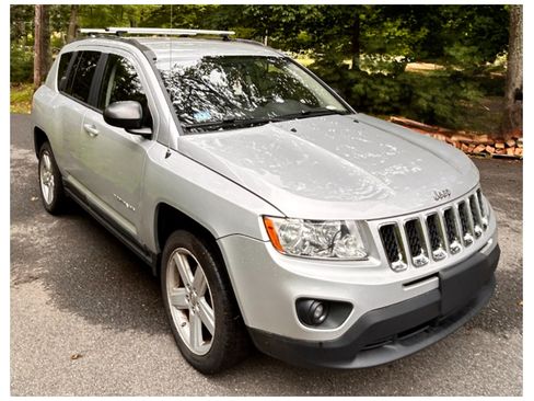 Used 2011 Jeep Compass Limited image 1