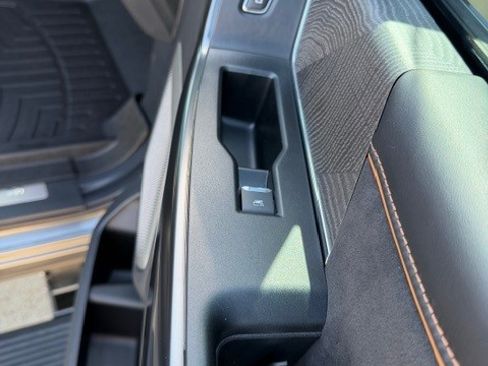 Used 2024 Ford F250 Platinum image 10