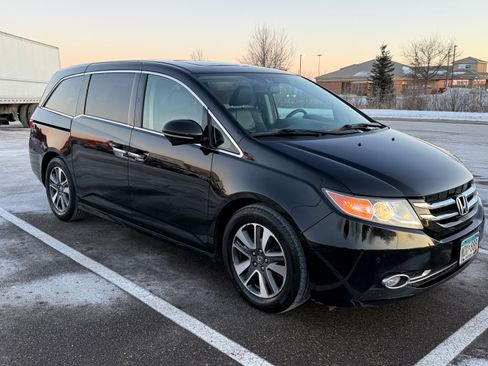 Used 2015 Honda Odyssey Touring image 2
