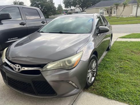 Used 2017 Toyota Camry SE FWD image 1