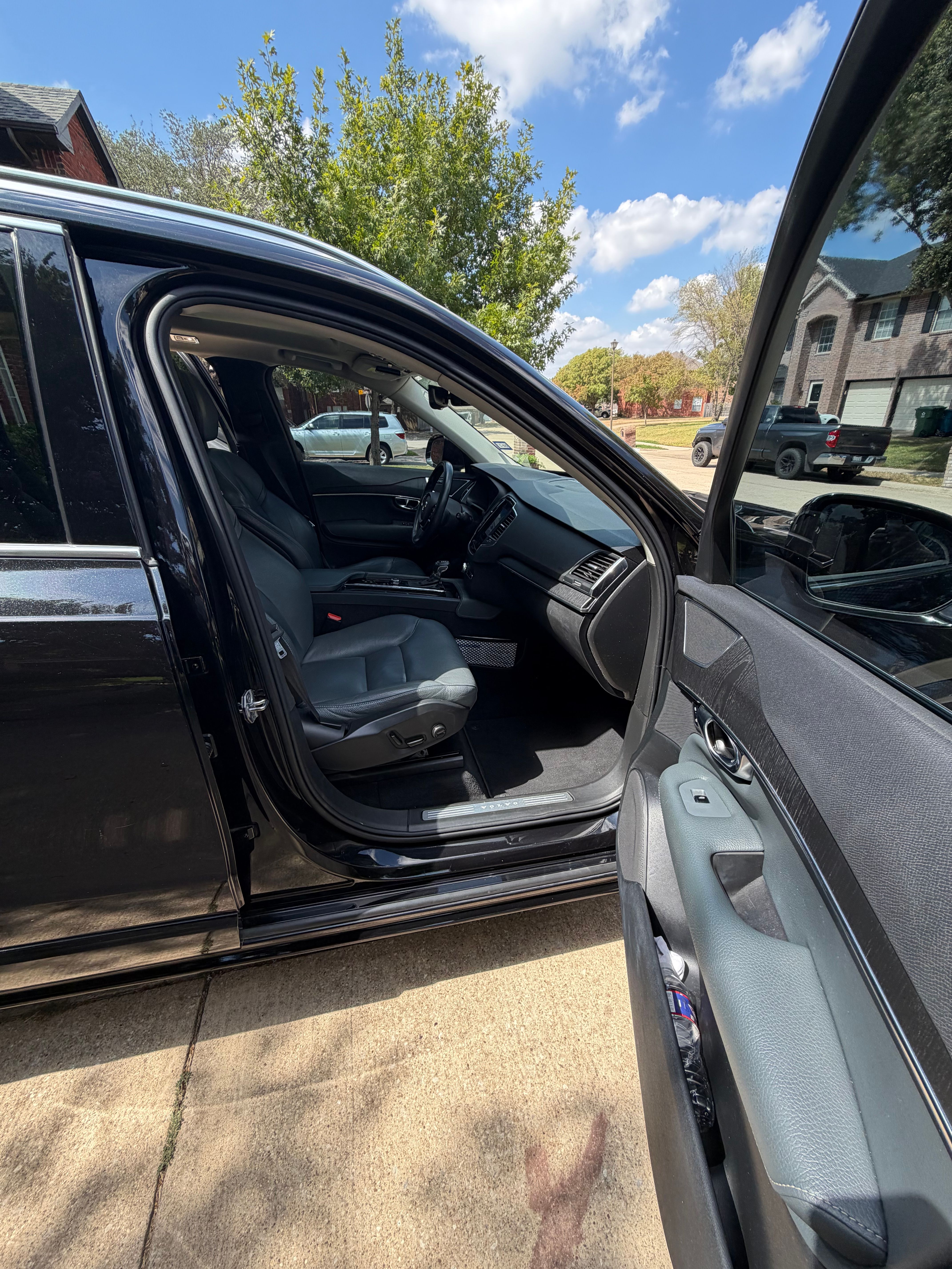 Used 2020 Volvo XC90 T6 Momentum w/ Protection Package AWD/4WD image 13