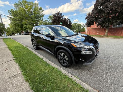 Used 2021 Nissan Rogue SV AWD/4WD image 2