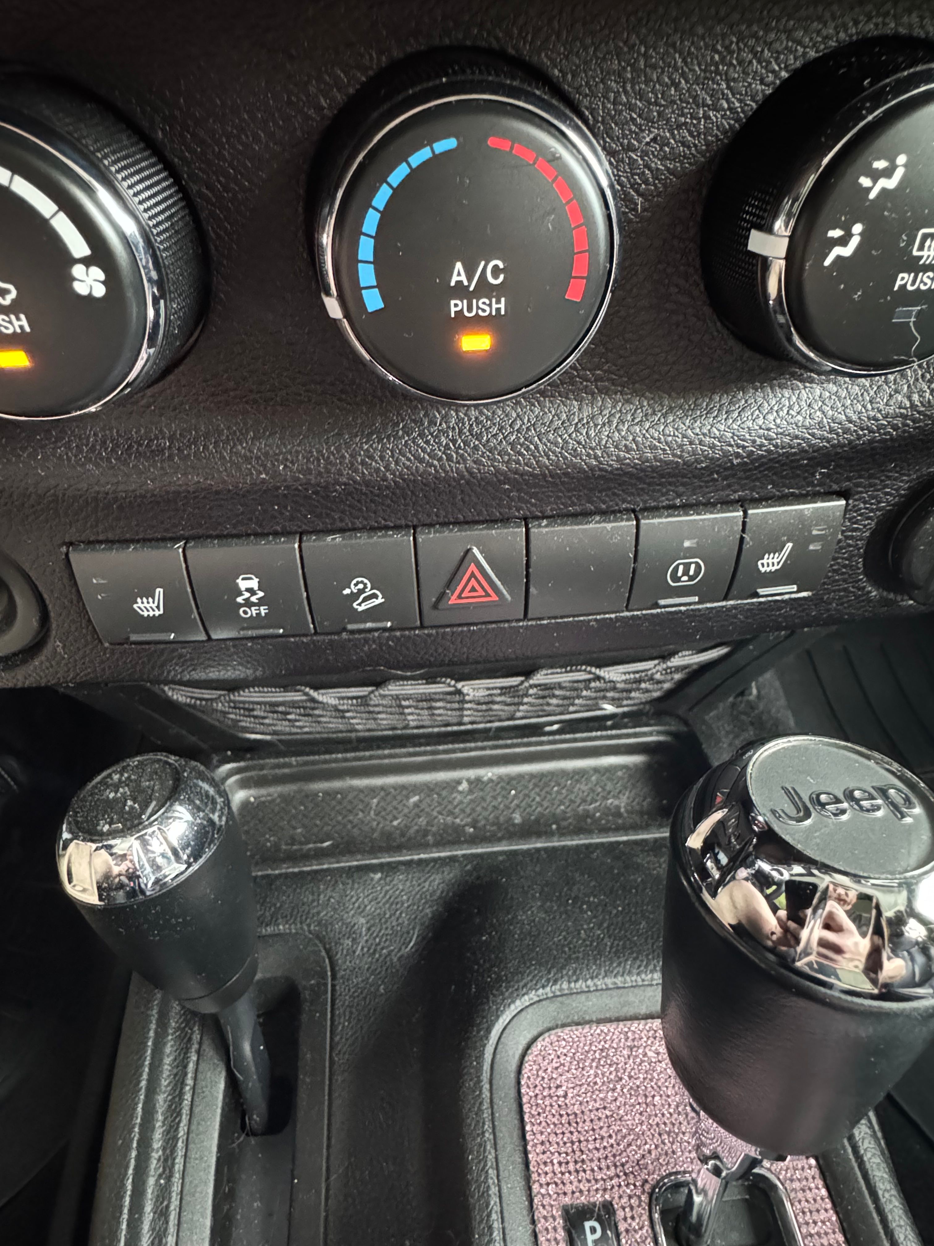 Used 2017 Jeep Wrangler Unlimited Sahara w/ Max Tow Package AWD/4WD image 13