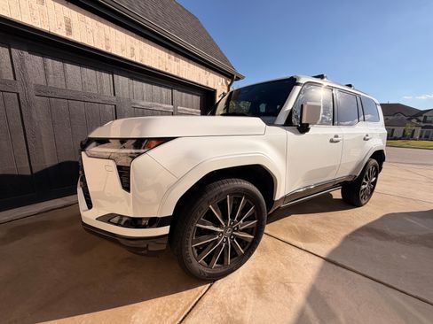 Used 2025 Lexus GX 550 w/ Accessory Package (Z1) image 21