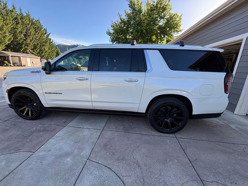Used 2021 Chevrolet Suburban High Country AWD/4WD image 2