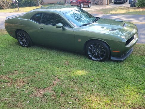Used 2019 Dodge Challenger R/T Scat Pack image 1