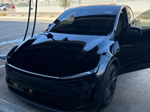 Used 2026 Tesla Model Y Long Range image 1