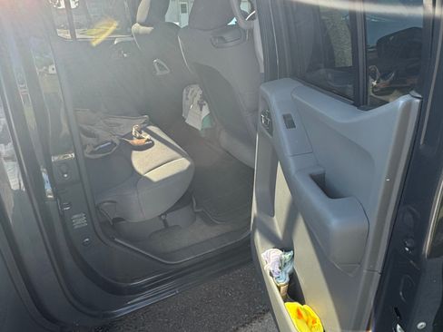 Used 2014 Nissan Frontier SV w/ SV Value Truck Package RWD image 8