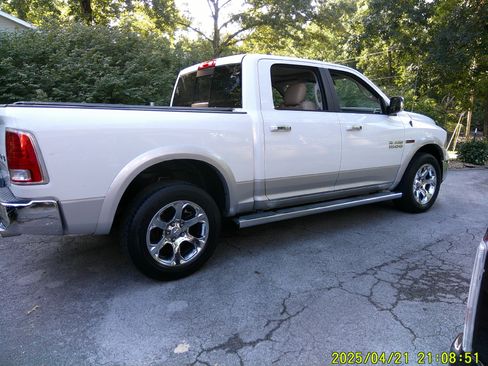Used 2016 RAM 1500 Laramie w/ Convenience Group AWD/4WD image 10
