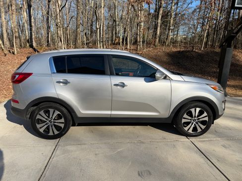 Used 2011 Kia Sportage EX w/ Navigation Pkg image 1