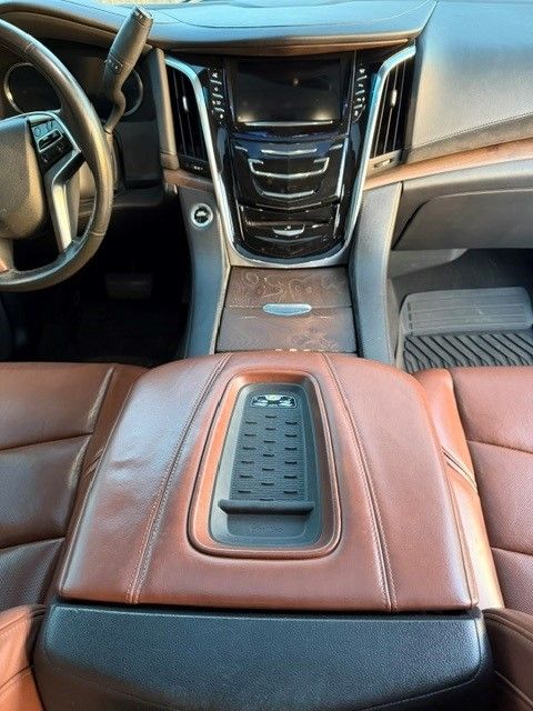 Used 2016 Cadillac Escalade Premium AWD/4WD image 21
