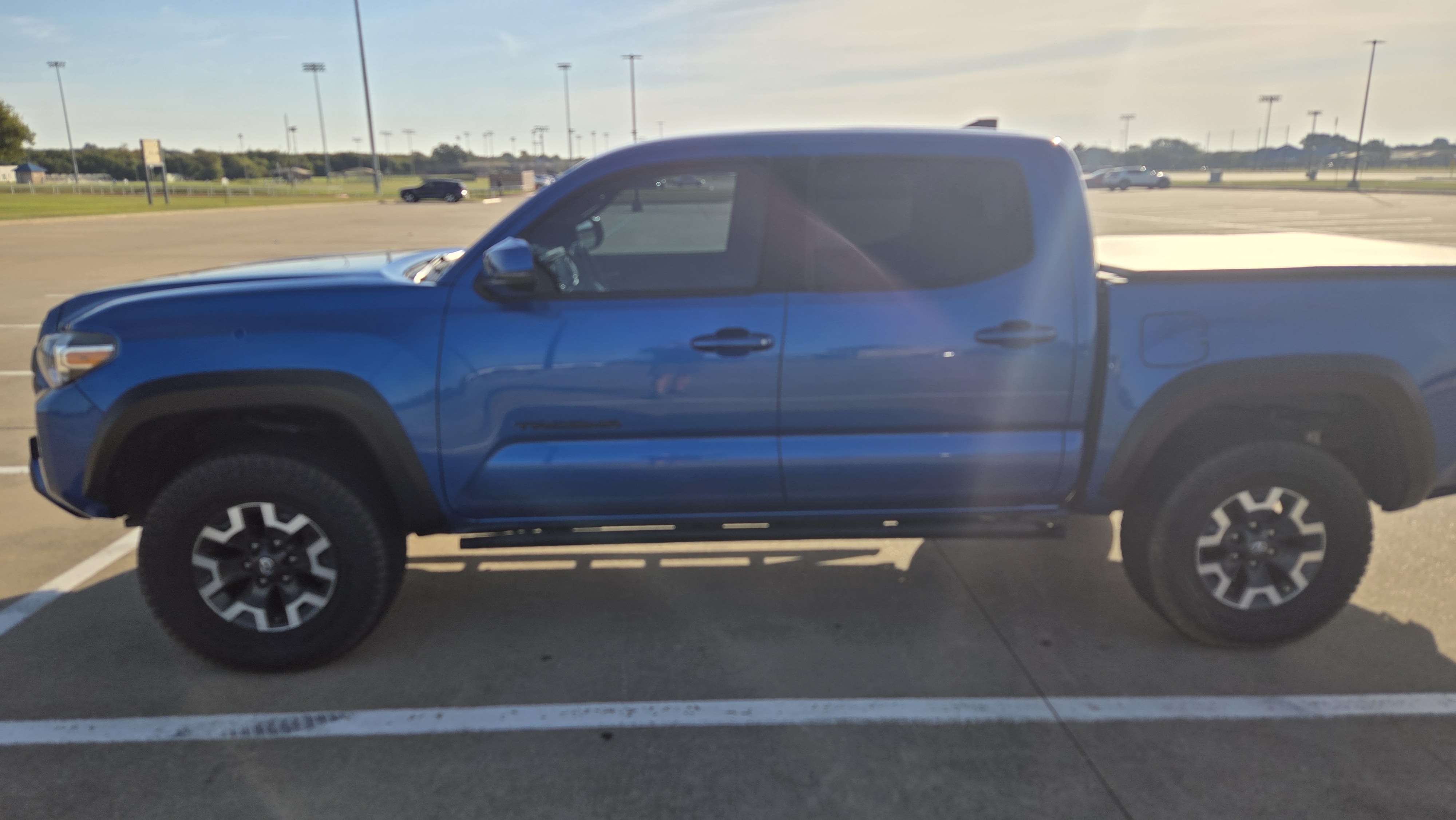 Used 2017 Toyota Tacoma TRD Off-Road w/ Tow Package (A/T) AWD/4WD image 4