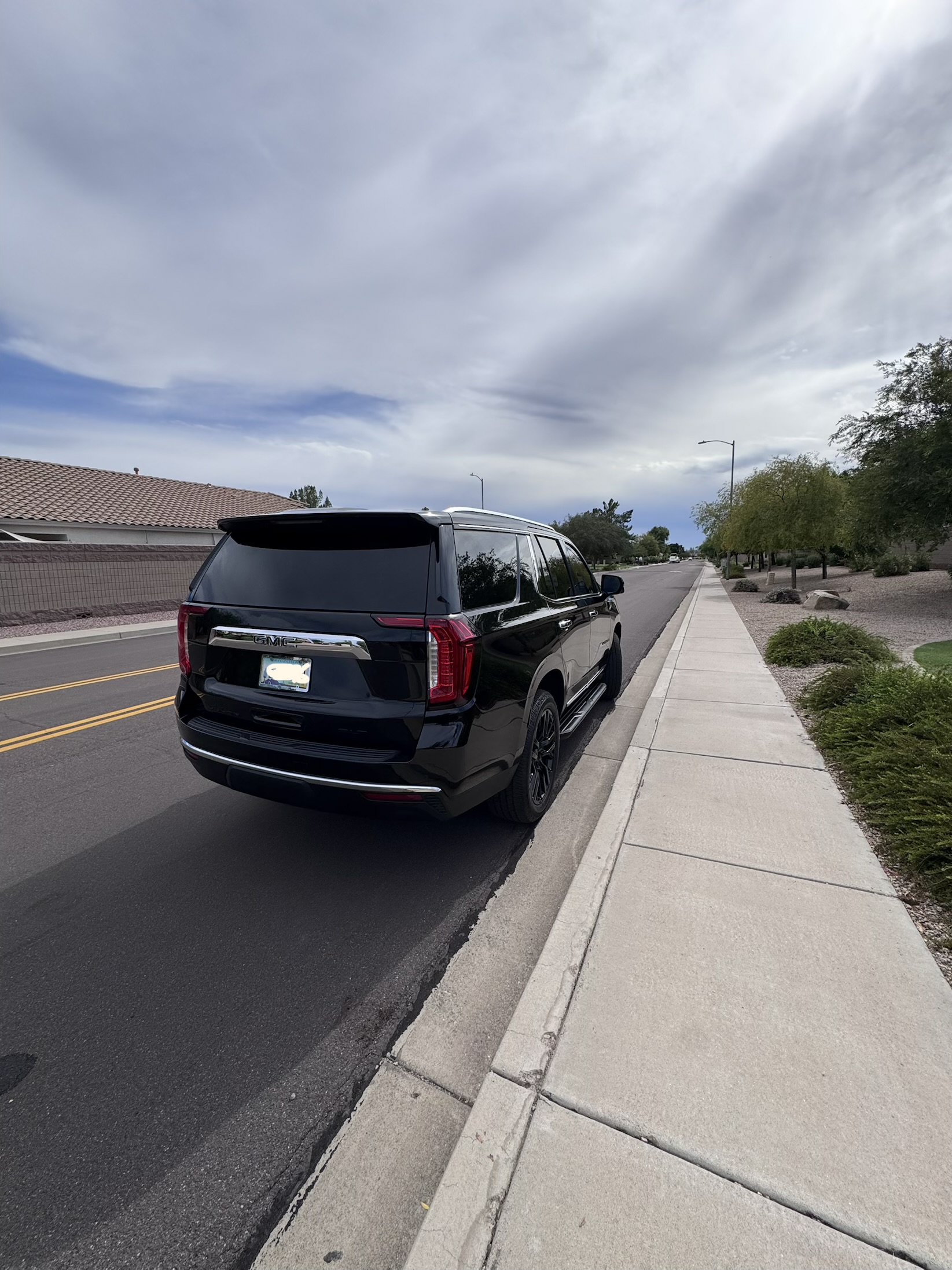 Used 2023 GMC Yukon SLT w/ SLT Premium Package AWD/4WD image 6
