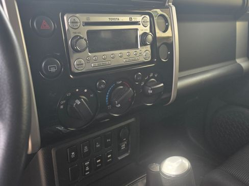 Used 2012 Toyota FJ Cruiser 4WD w/ Upgrade Pkg image 8