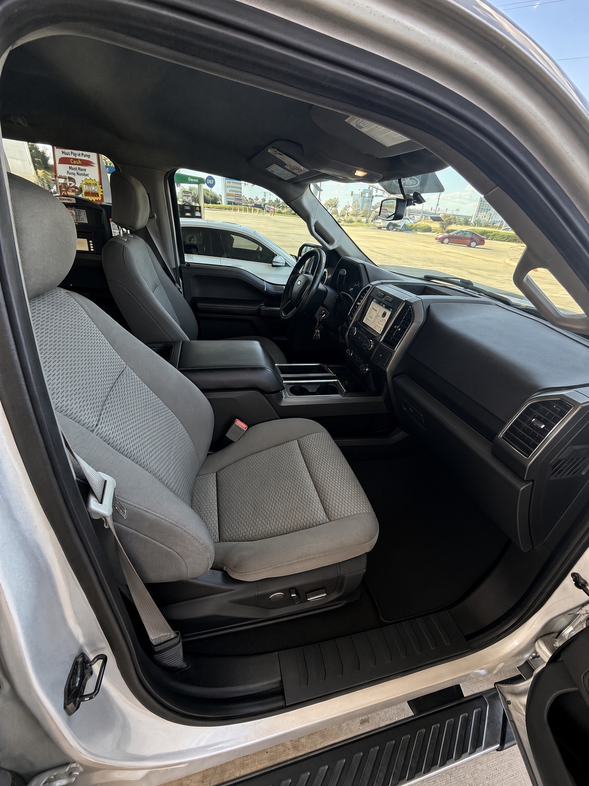Used 2018 Ford F150 XLT w/ Equipment Group 302A Luxury AWD/4WD image 14