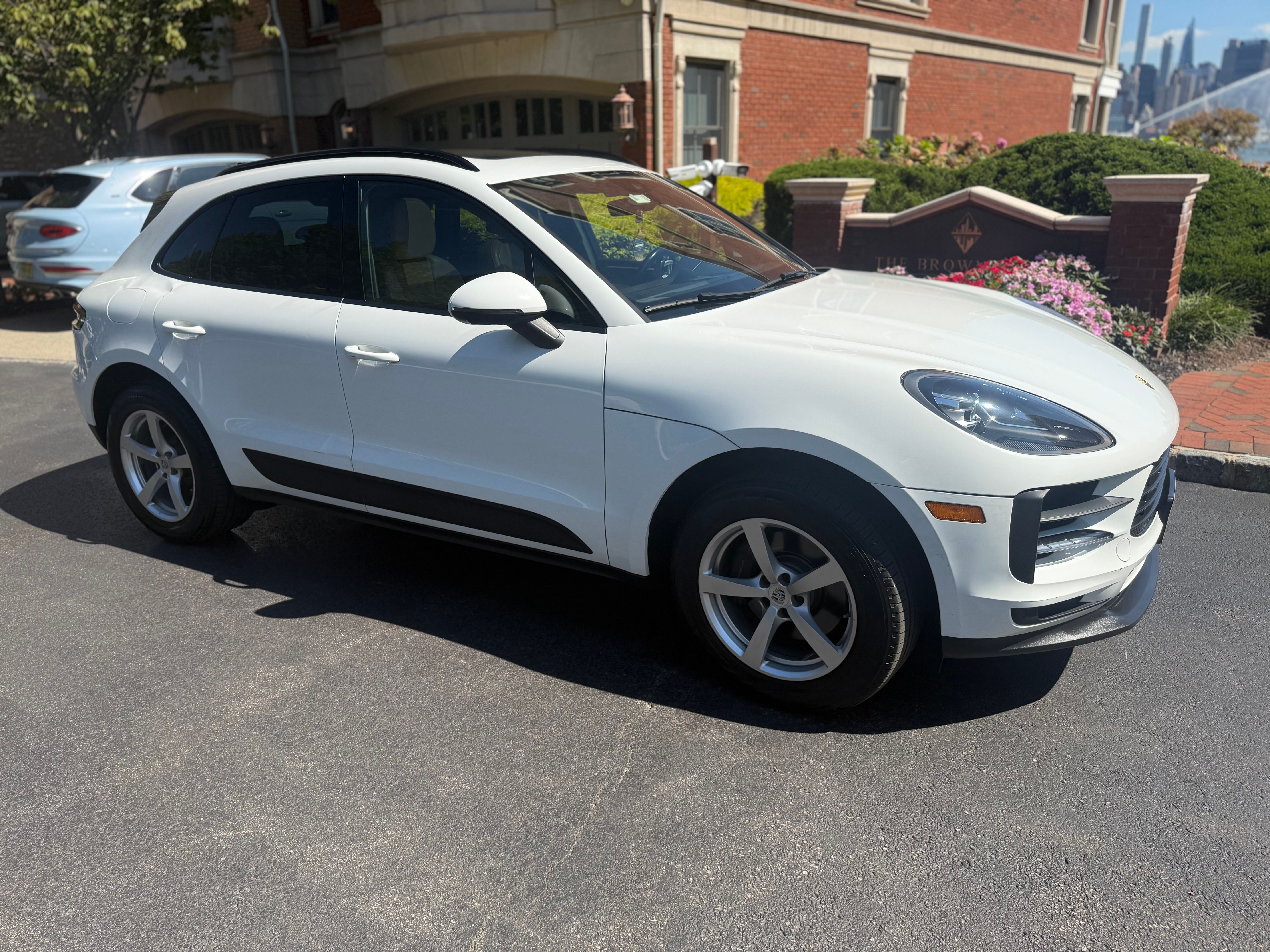 Used 2020 Porsche Macan AWD/4WD image 17