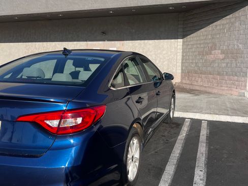 Used 2015 Hyundai Sonata SE image 2