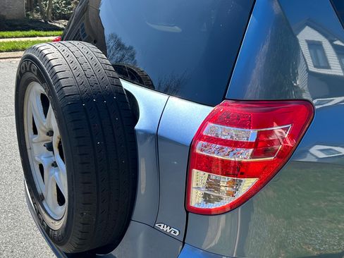 Used 2012 Toyota RAV4 4WD V6 w/ Tow Prep Pkg image 5