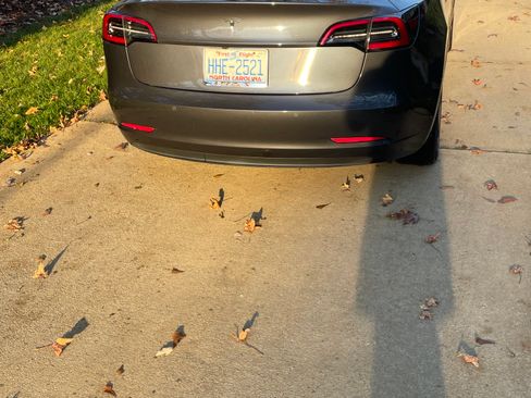 Used 2020 Tesla Model 3 Standard Range Plus image 2