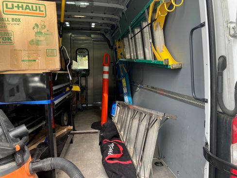 Used 2014 Freightliner Sprinter 2500 image 16