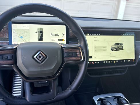 Used 2023 Rivian R1S Launch Edition image 9