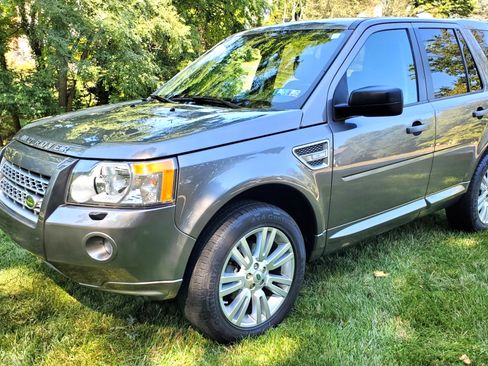 Used 2009 Land Rover LR2 HSE image 1
