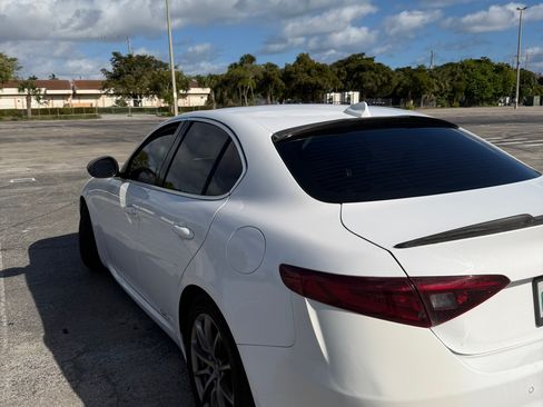 Used 2018 Alfa Romeo Giulia image 12