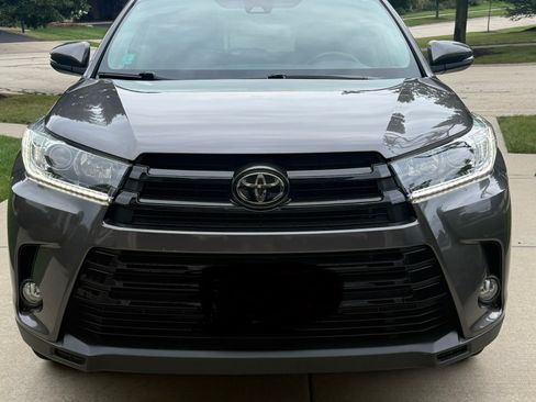 Used 2018 Toyota Highlander SE AWD/4WD image 1