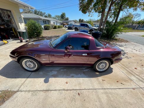 Used 1995 MAZDA MX-5 Miata M-Edition Convertible 2D image 2