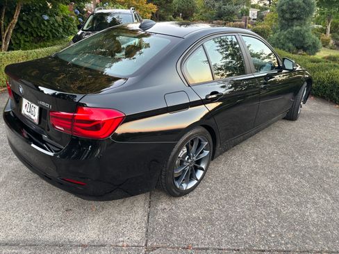 Used 2017 BMW 320i xDrive Sedan AWD/4WD image 6