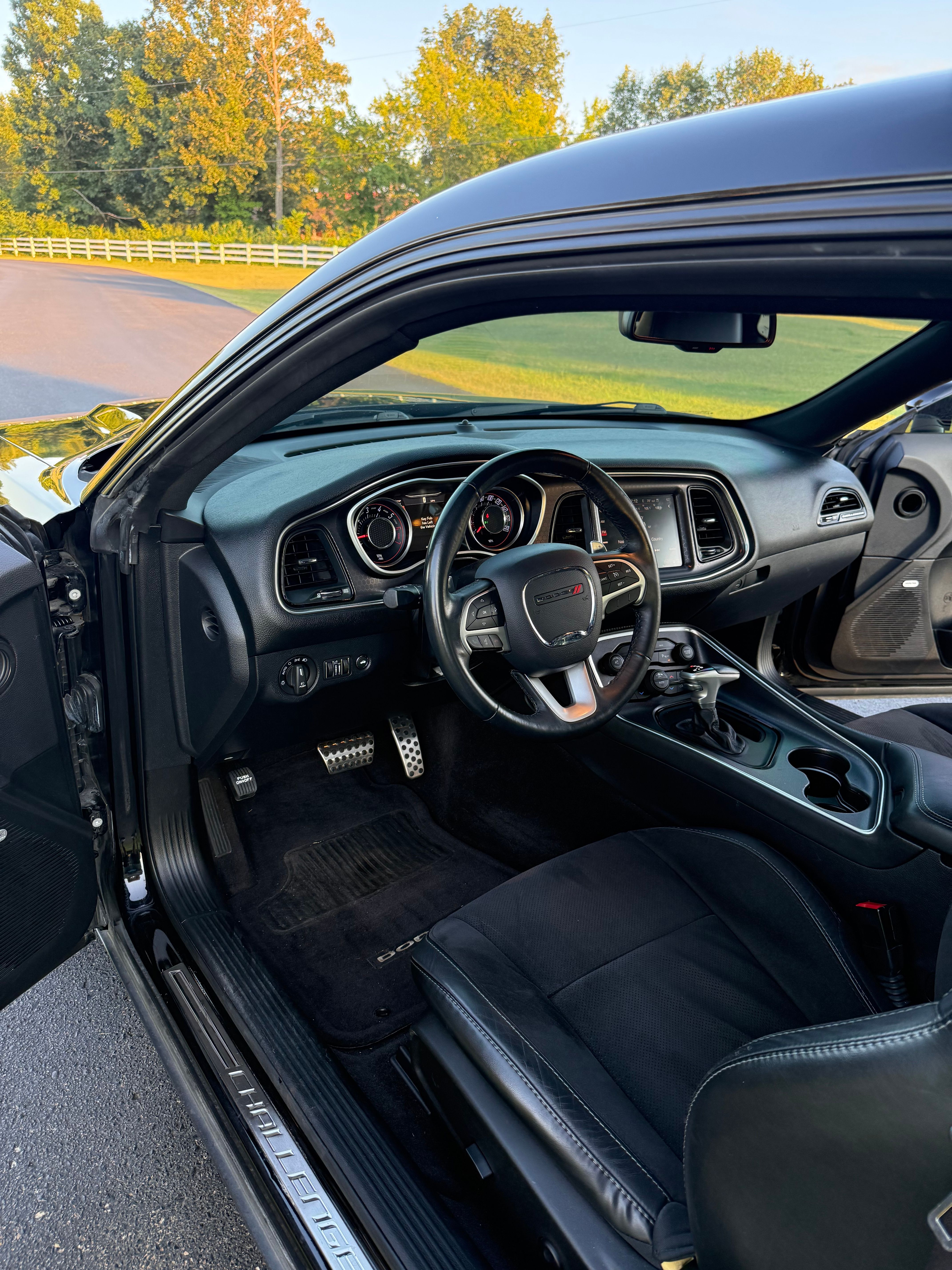 Used 2016 Dodge Challenger R/T Scat Pack w/ Leather Interior Group RWD image 5