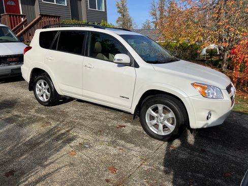 Used 2010 Toyota RAV4 Limited image 5