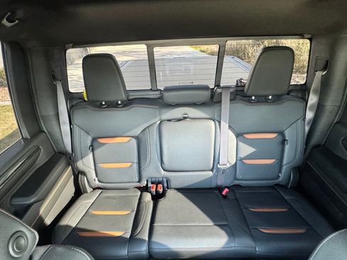 Used 2024 GMC Sierra 2500 AT4 w/ Technology Package image 16