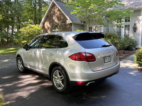 Used 2013 Porsche Cayenne S AWD/4WD image 2