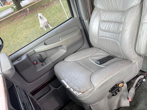 Used 2006 Chevrolet Express 1500 w/ Preferred Equipment Group image 6