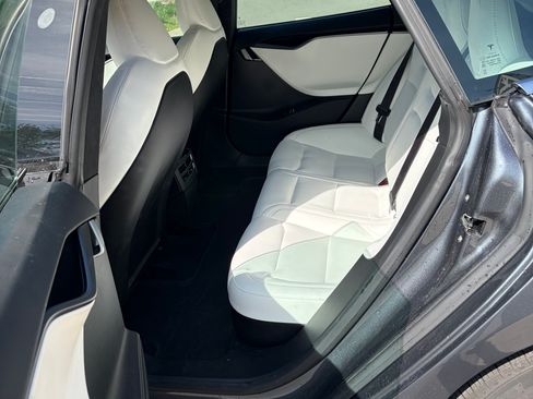 Used 2021 Tesla Model S Long Range Plus image 6