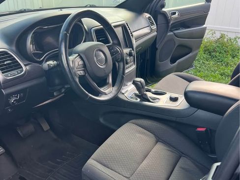 Used 2018 Jeep Grand Cherokee Laredo image 5
