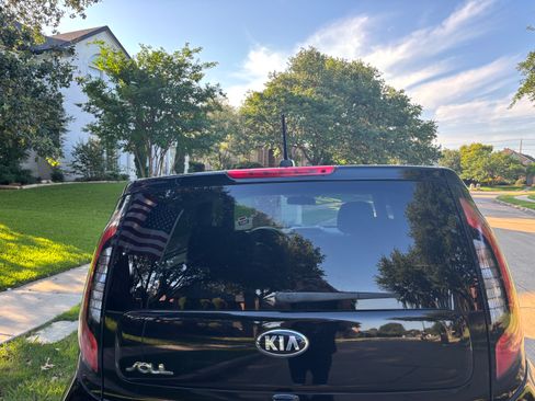 Used 2017 Kia Soul + w/ Audio Package FWD image 5