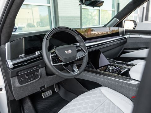 Used 2025 Cadillac Escalade V w/ LPO, ONYX Package image 16