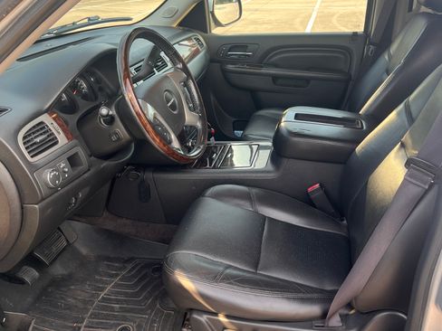 Used 2014 GMC Yukon XL Denali AWD/4WD image 9