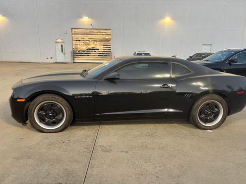 Used 2011 Chevrolet Camaro LS RWD image 2