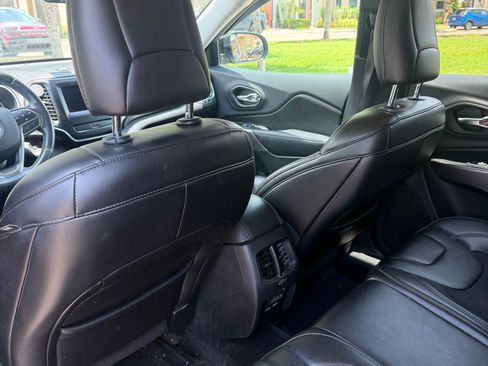 Used 2019 Jeep Cherokee Latitude Plus FWD image 6