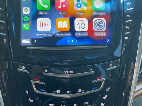 Used 2019 Cadillac Escalade Premium Luxury image 8