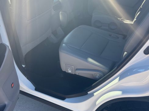 Used 2017 Toyota Highlander Limited image 13