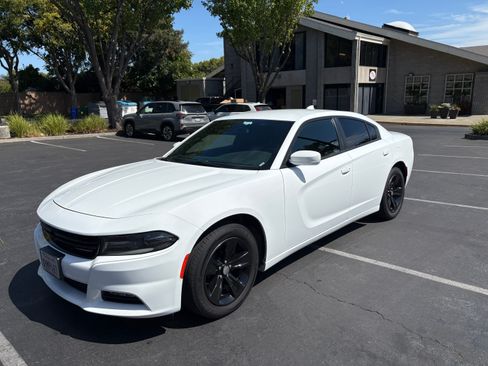 Used 2018 Dodge Charger SXT Plus RWD image 1