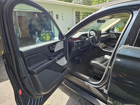 Used 2023 Lincoln Aviator Reserve w/ Equipment Group 201A RWD image 6
