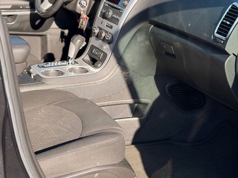 Used 2012 GMC Acadia SLE image 9