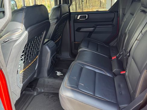 Used 2024 Ford Bronco Badlands image 4