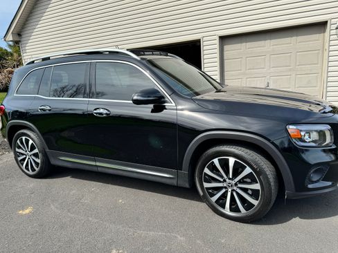 Used 2020 Mercedes-Benz GLB 250 250 4MATIC Sport Utility 4D image 4