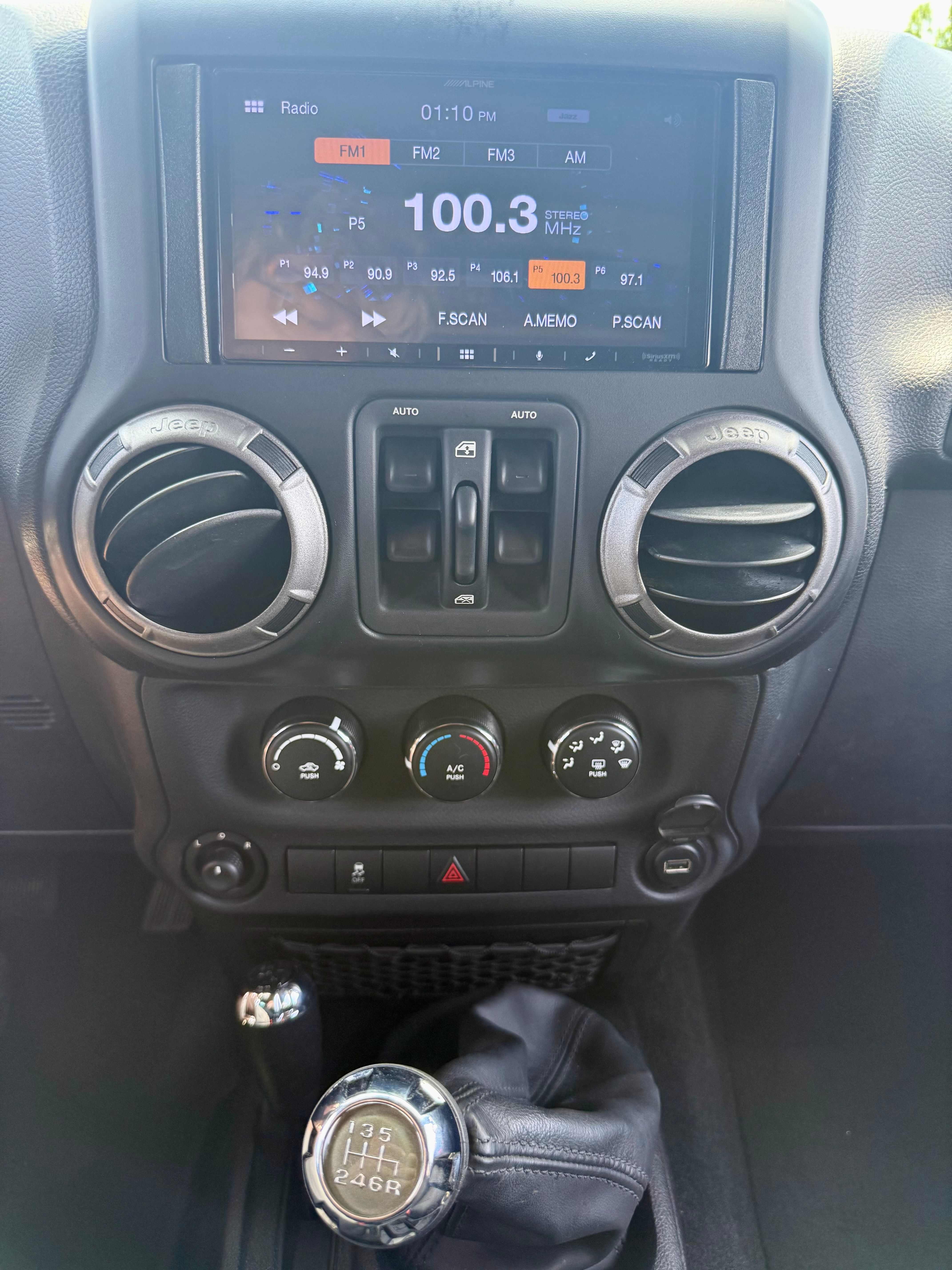 Used 2012 Jeep Wrangler Unlimited Sport AWD/4WD image 15